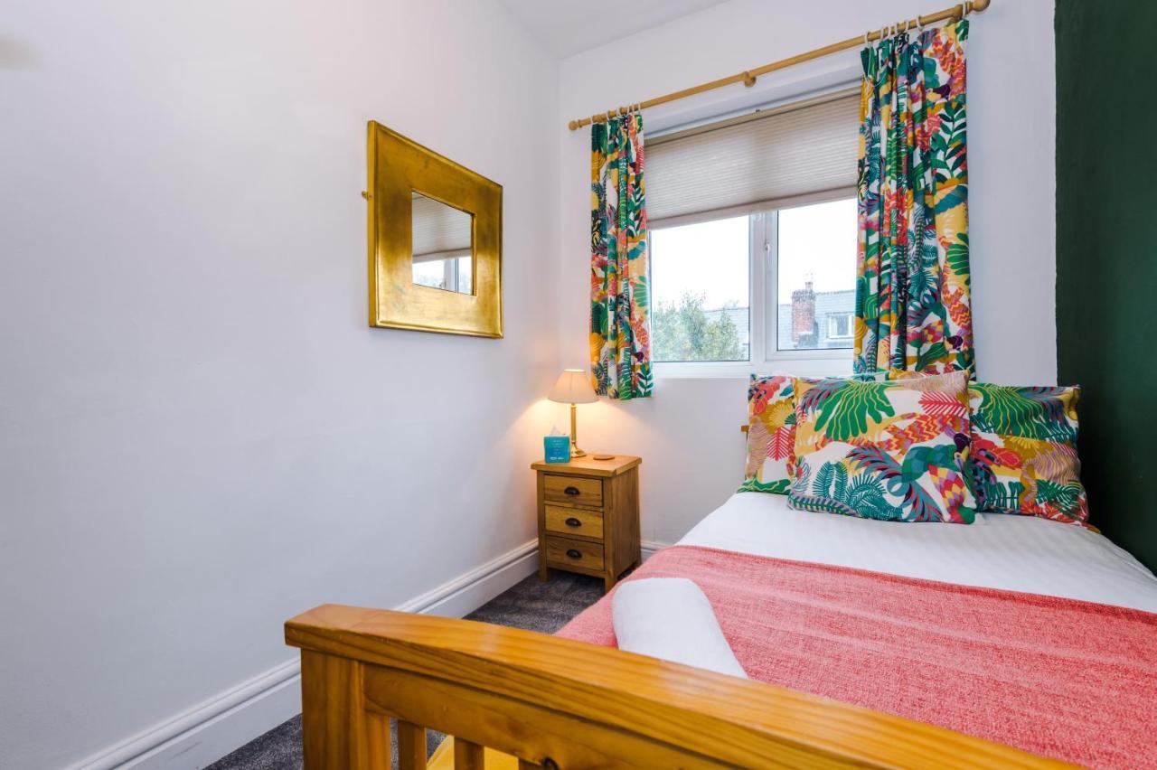 Cosy House With Garden & Parking, Sheffield Villa Eksteriør billede