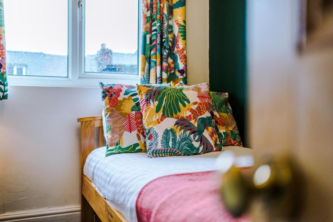 Cosy House With Garden & Parking, Sheffield Villa Eksteriør billede